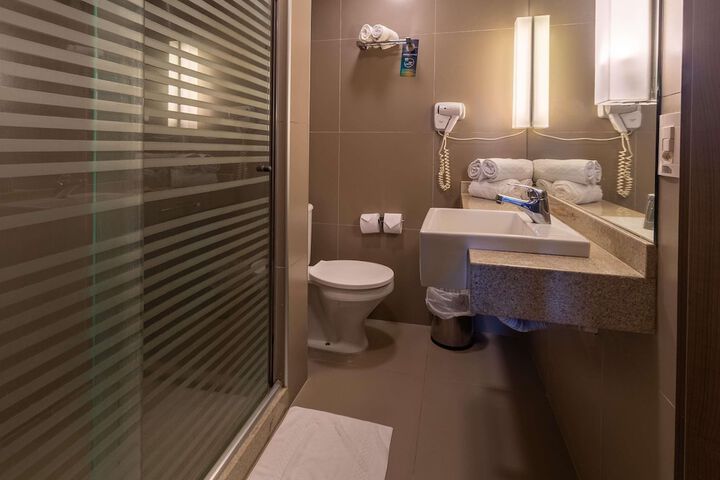 Room 14 of 123