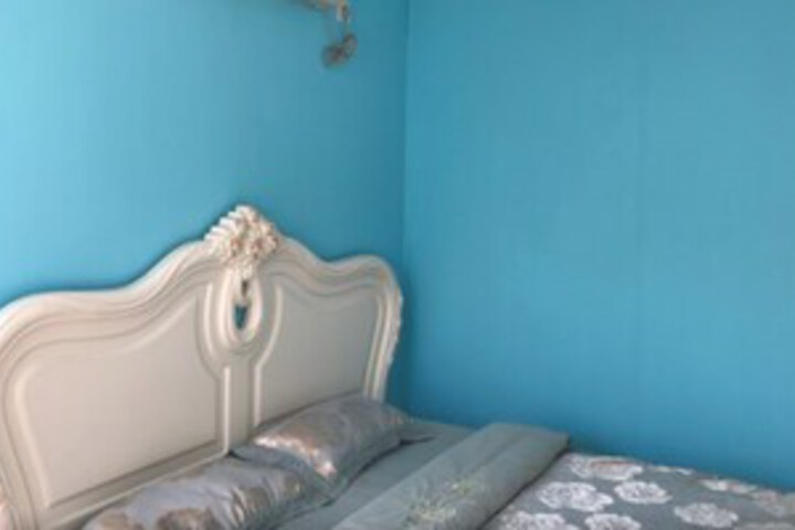 Room 11 of 20