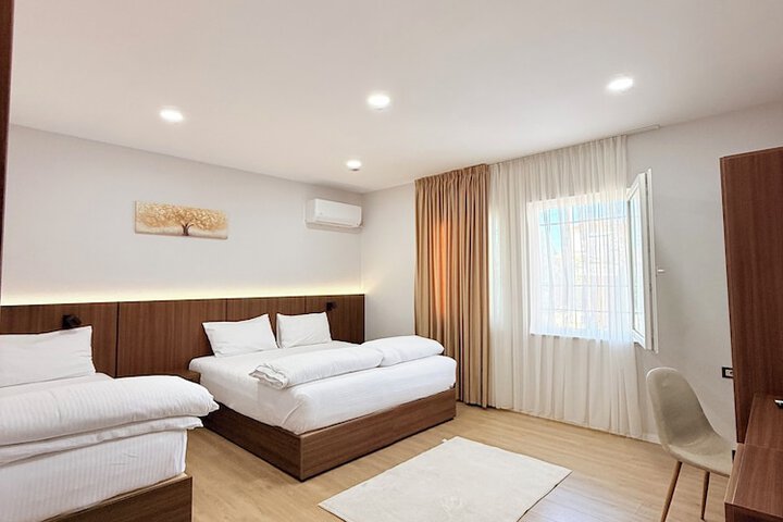 Room 13 of 22