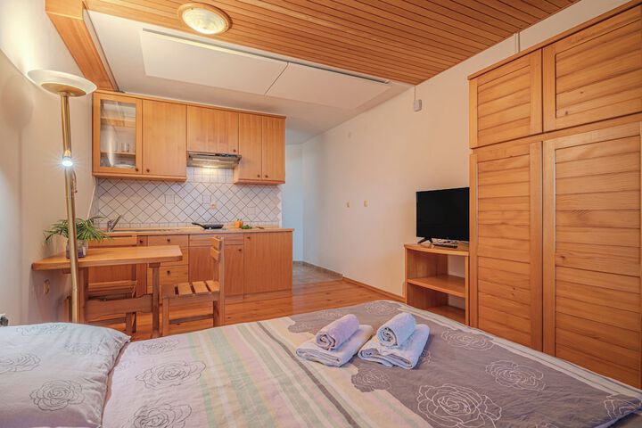 Room 2 of 43