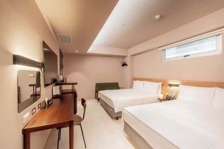 Room 33 of 59