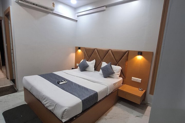 Room 13 of 22