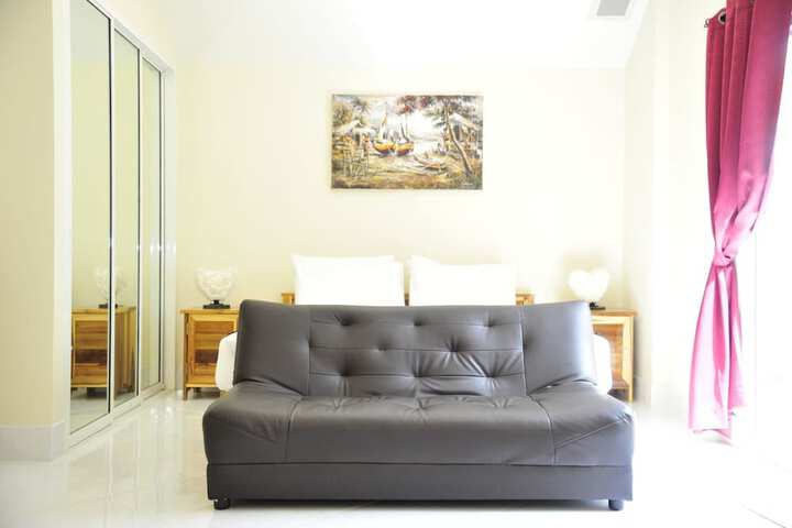 Room 3 of 33