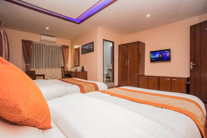 Room 5 of 76