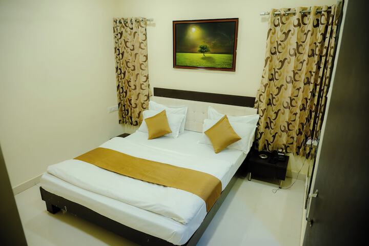 Room 4 of 33