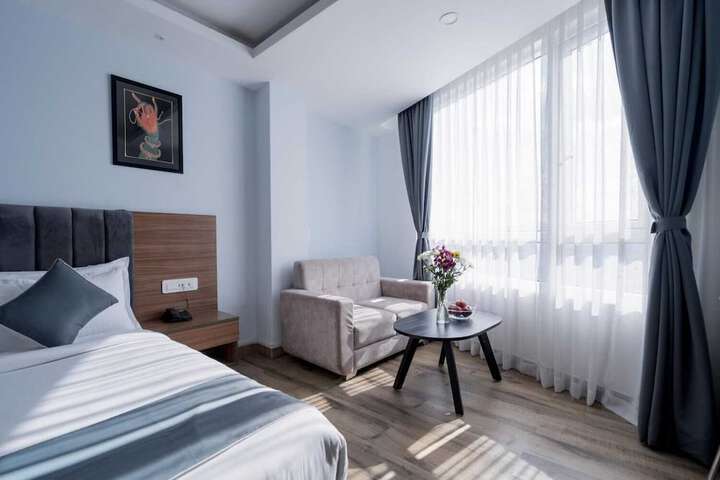 Room 9 of 28
