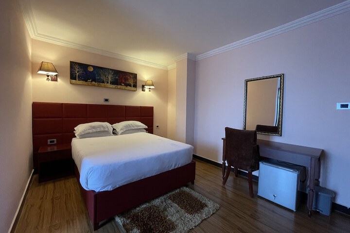 Room 6 of 22
