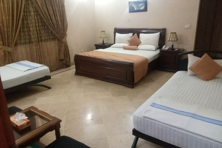 Room 17 of 37