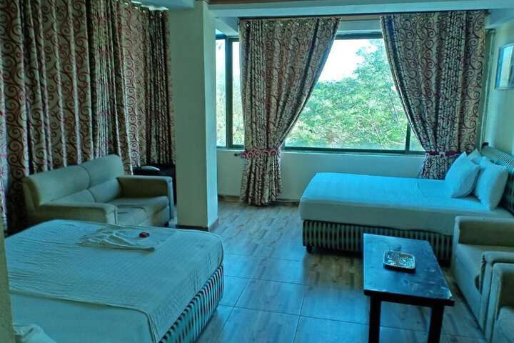Room 8 of 16