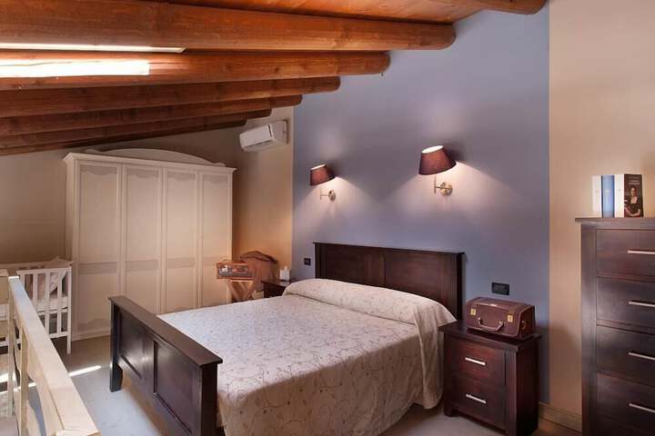 Room 11 of 27