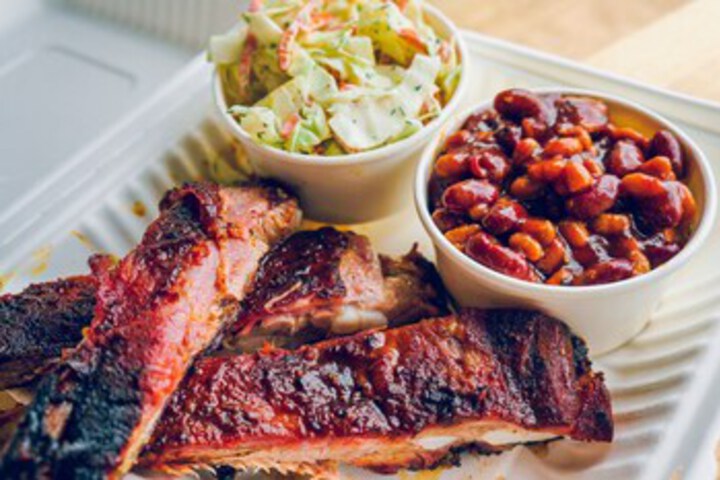 Dining 26 of 38