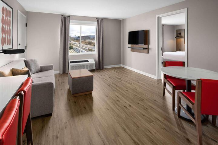 2 Queen Beds (8 of 9)