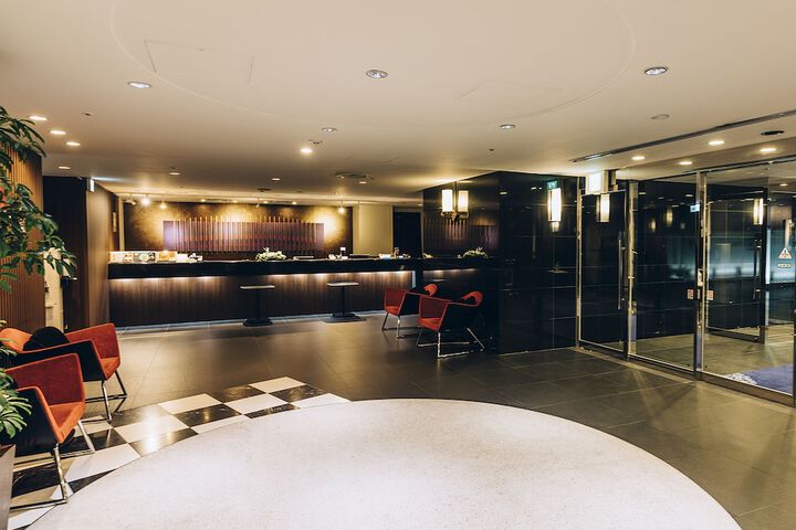 Entrance & Lobby