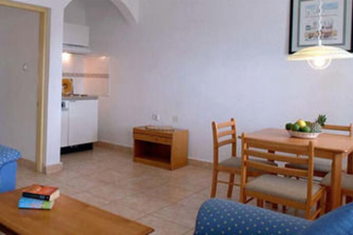 Room 5 of 9