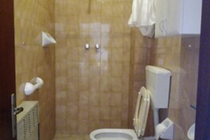 Room 11 of 50