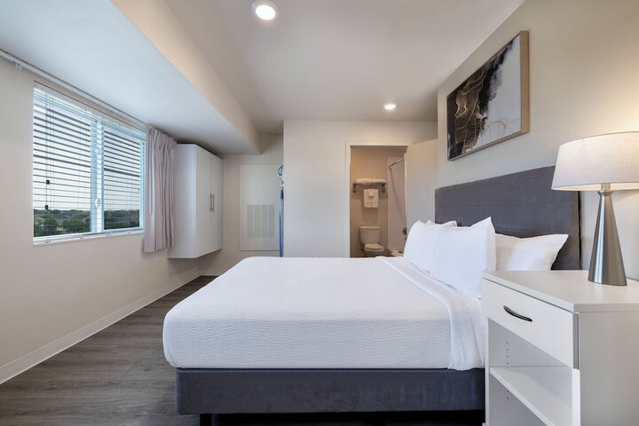 Room 10 of 36