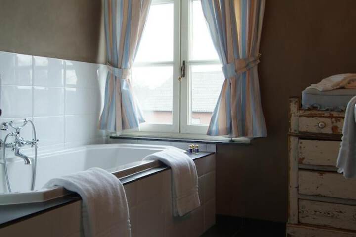 Room 2 of 45