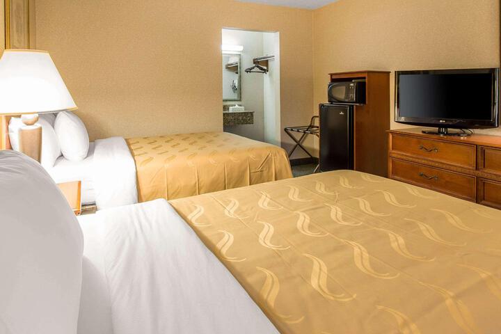 1 Double Bed Accessible (3 of 12)