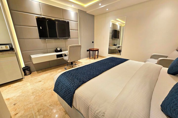 Room 10 of 23