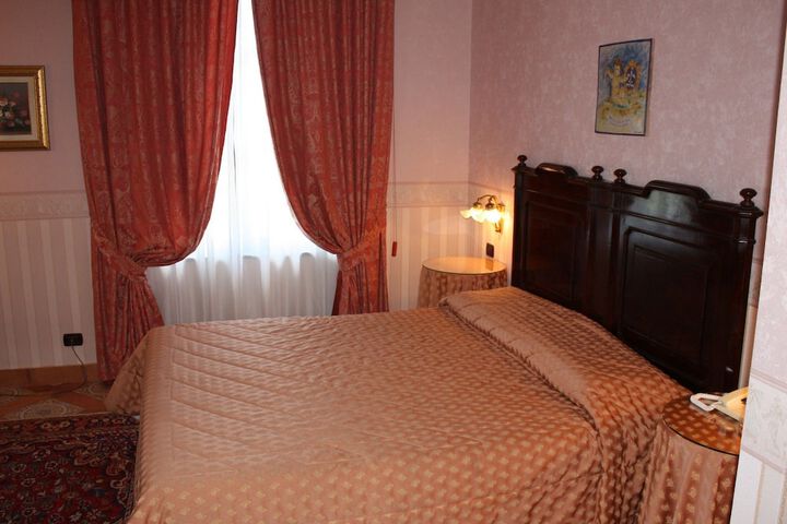 Room 7 of 38