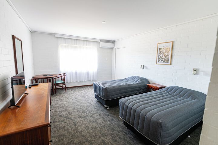 Room 5 of 33