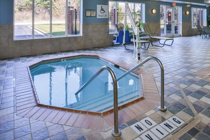 Indoor spa tub