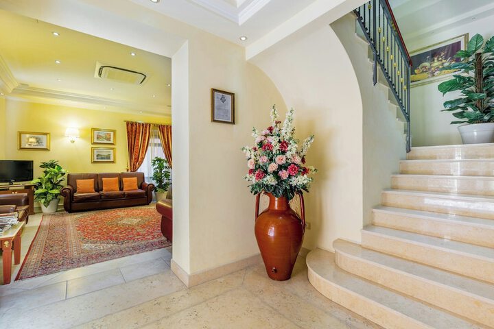 Guest Lobby