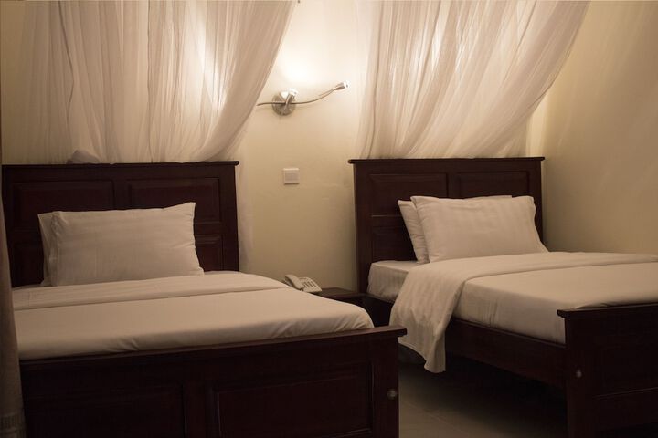 Room 7 of 33