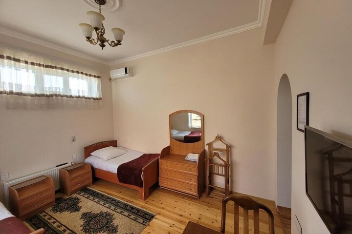 Room 9 of 21