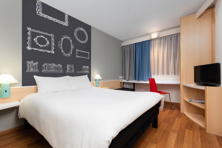 Room 7 of 32