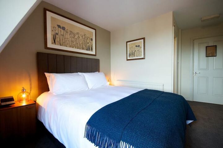 Room 2 of 111