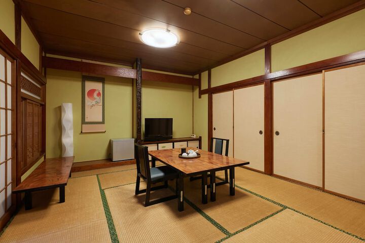 Room 44 of 75