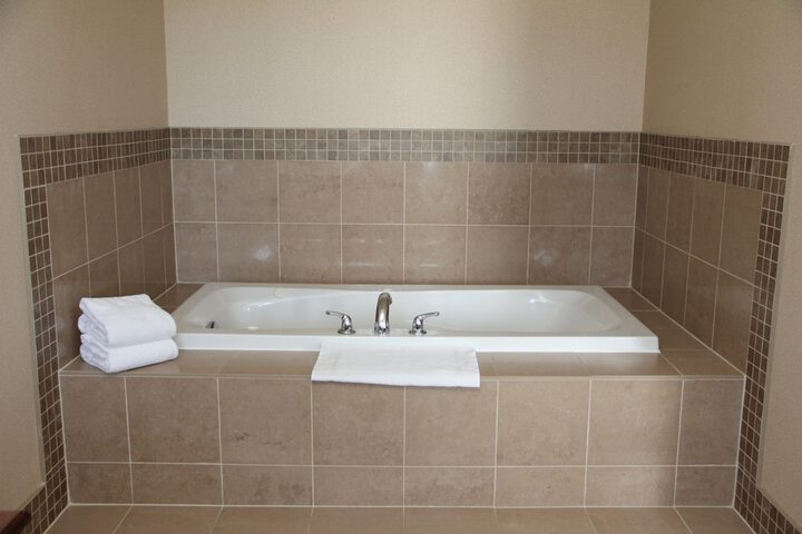 1 King Studio Suite Full Kitchen Jetted Tub Sofa Bed (8 of 18)