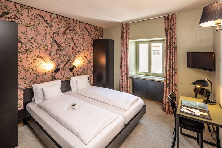 Room 22 of 77