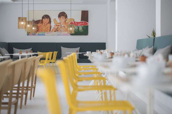 Breakfast area