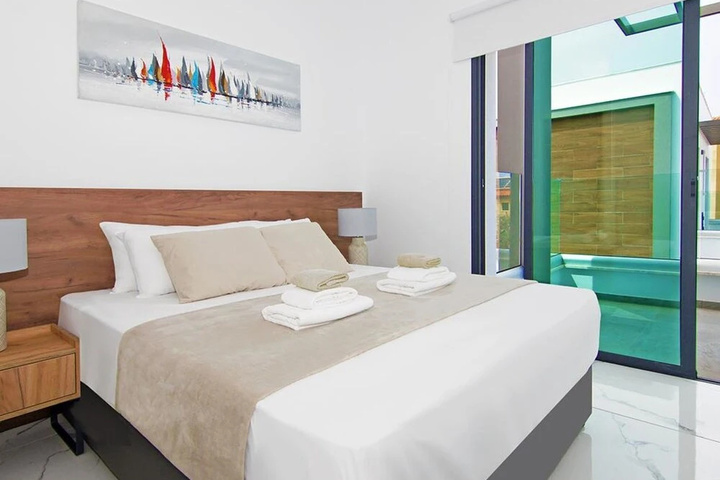 Room 2 of 18