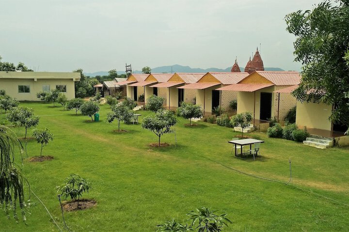 Hotel Exterior 43 of 60