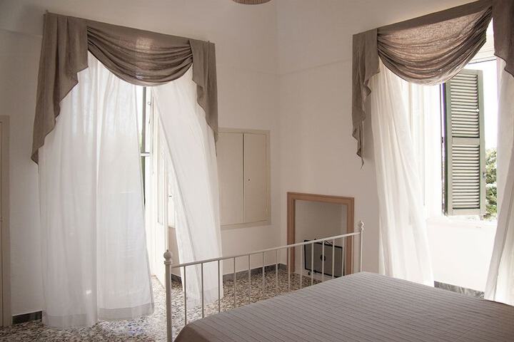 Room 6 of 83