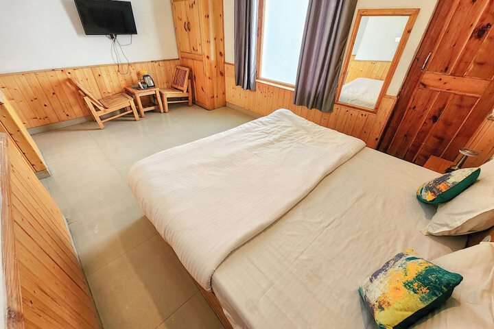 Room 4 of 43