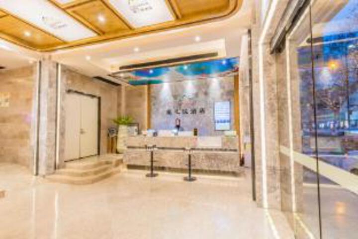 Longyunyue Hotel (Hangzhou West Lake Wulinmen Subway Station)