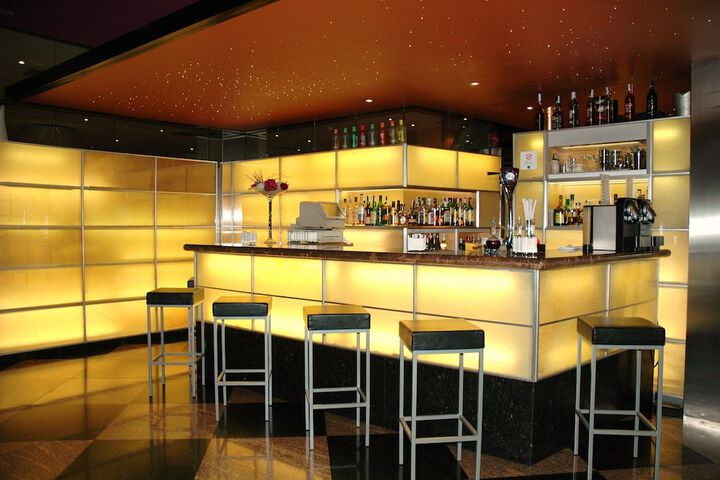 Lounge 56 of 66