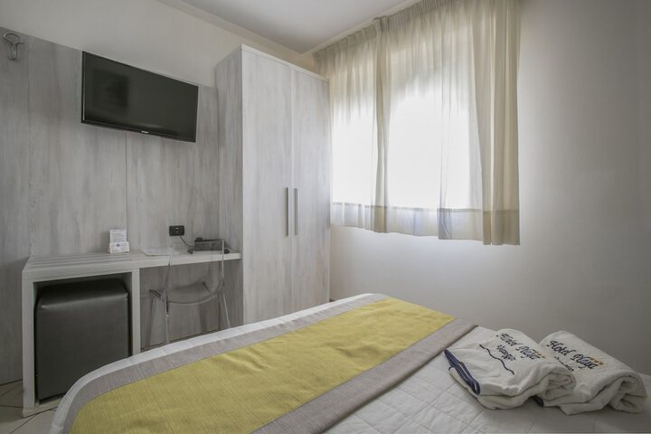 Room 19 of 96
