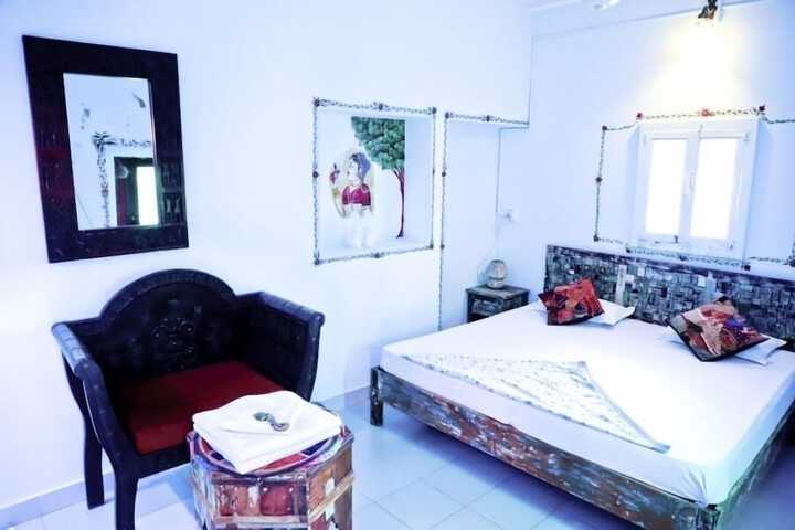 Room 7 of 42