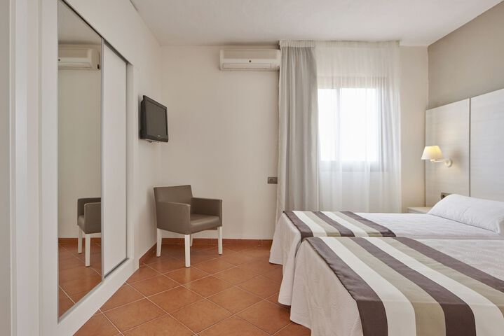 Room 12 of 76