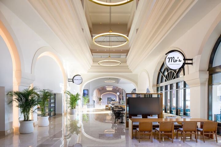 Entrance & Lobby