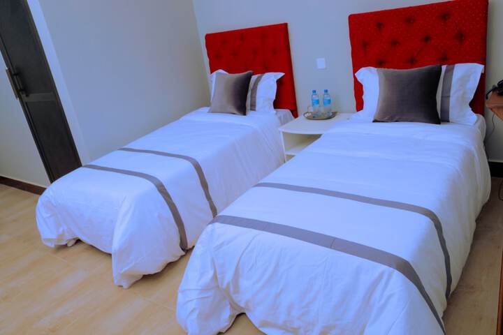 Room 10 of 27