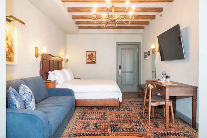 Room 43 of 100