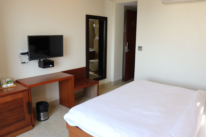 Room 7 of 53