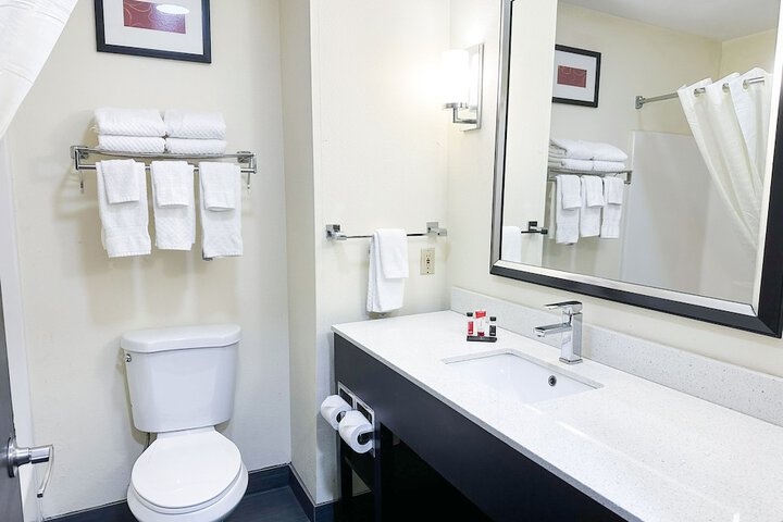 Double Queen Room (10 of 10)