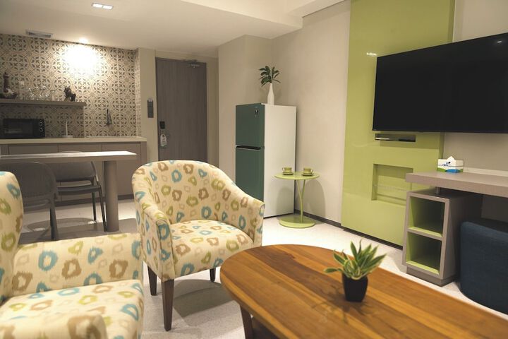 Room 26 of 122